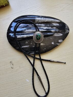 NAVAJO malachite Stone  W Black Braided Leather Bolo Tie